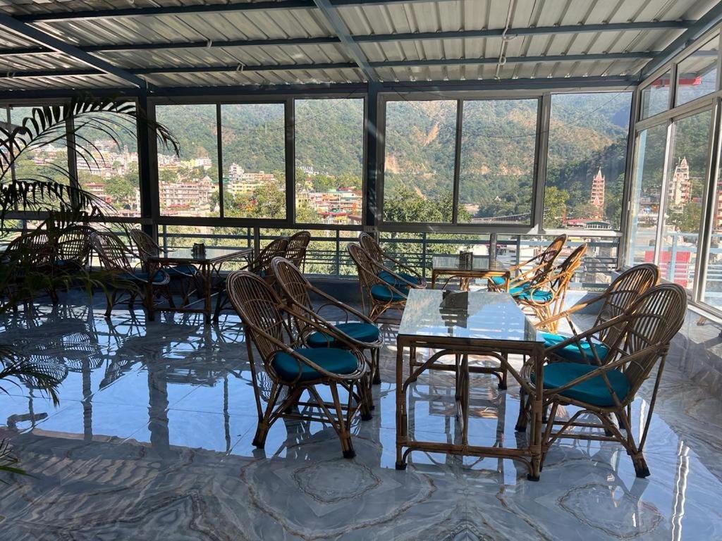 Hotel Manikut Rishīkesh Buitenkant foto