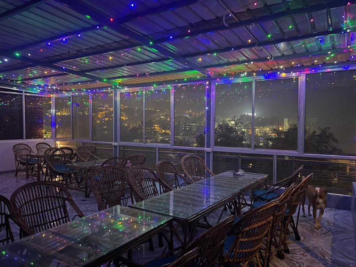 Hotel Manikut Rishīkesh Buitenkant foto