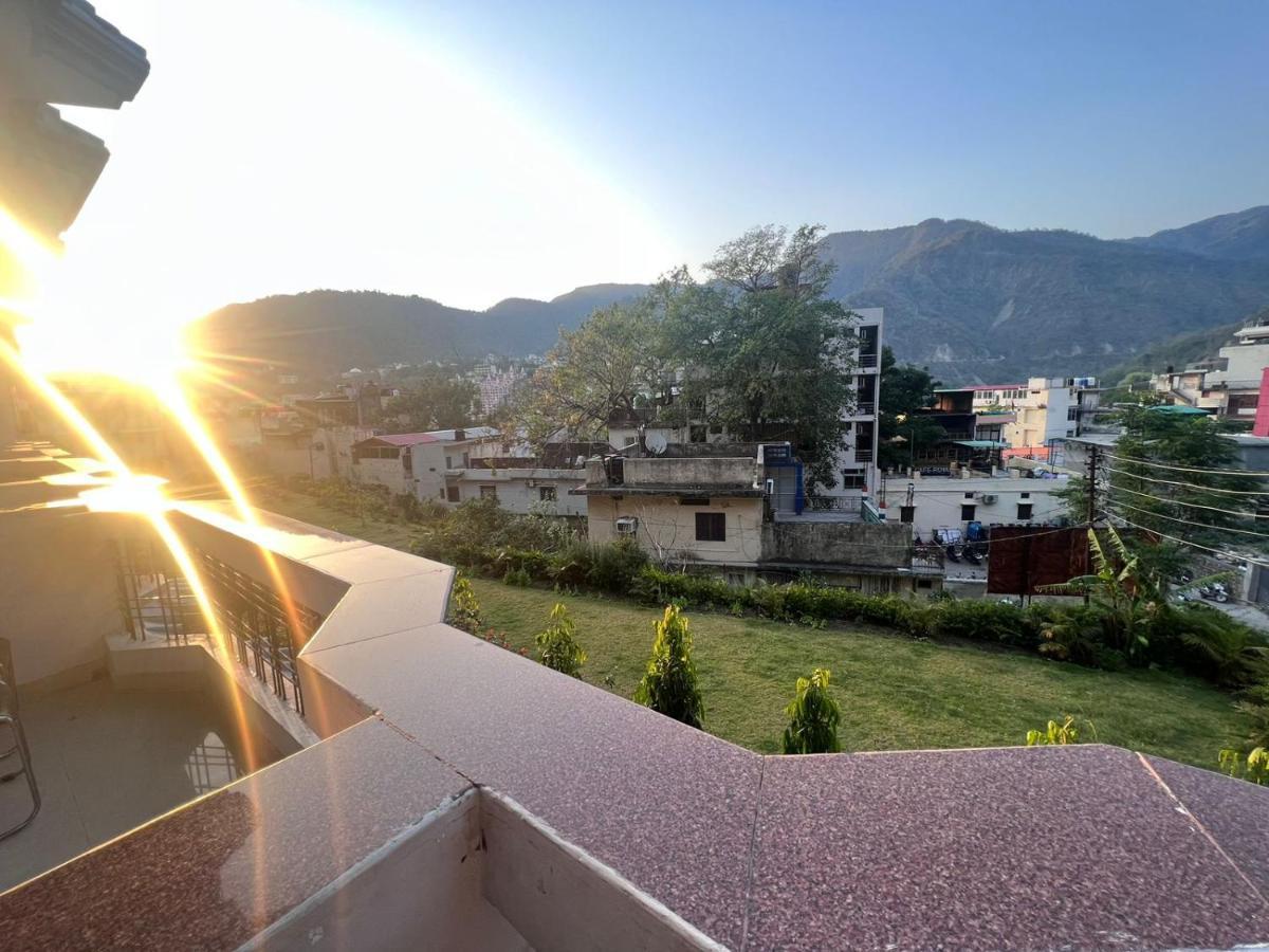 Hotel Manikut Rishīkesh Buitenkant foto