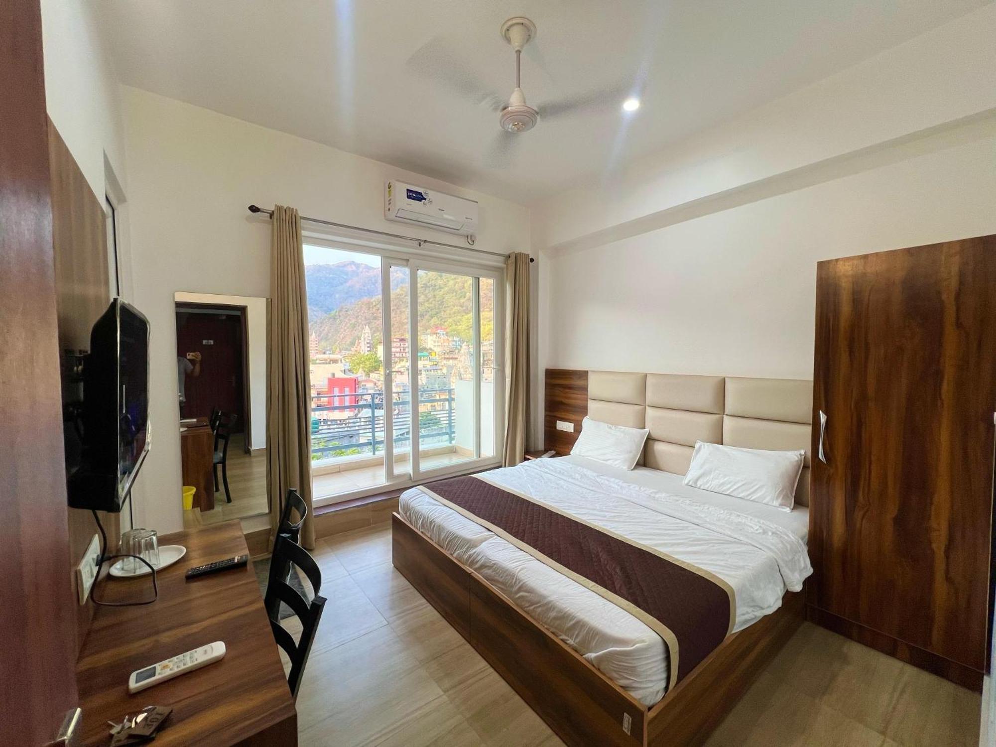 Hotel Manikut Rishīkesh Buitenkant foto
