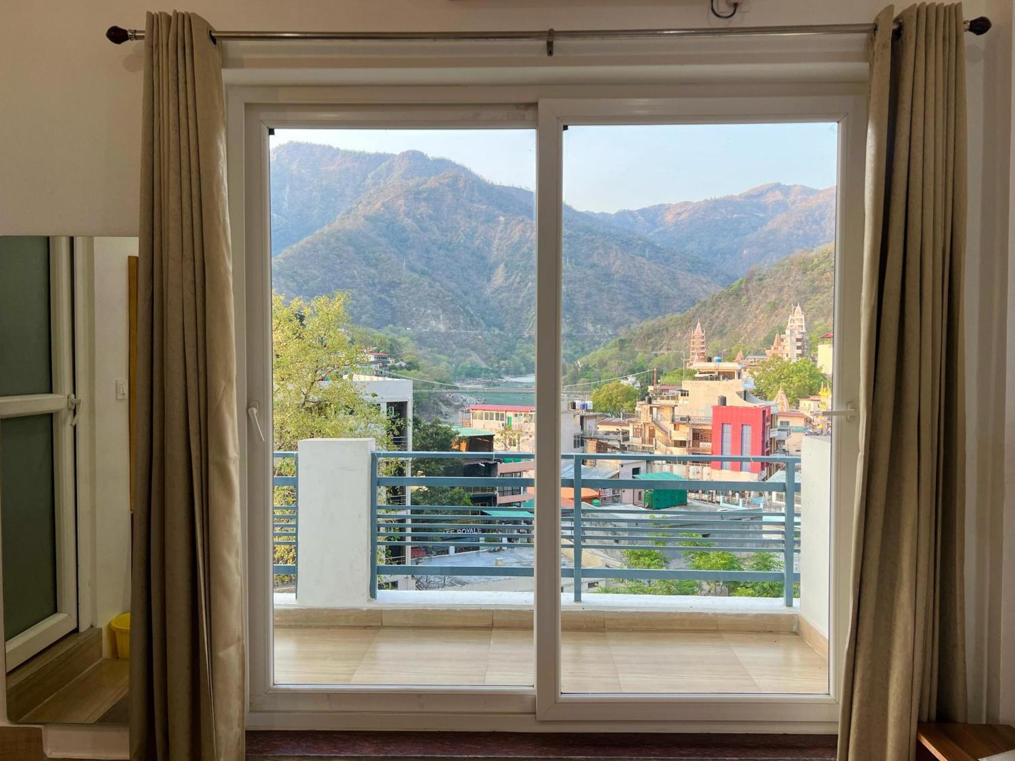 Hotel Manikut Rishīkesh Buitenkant foto