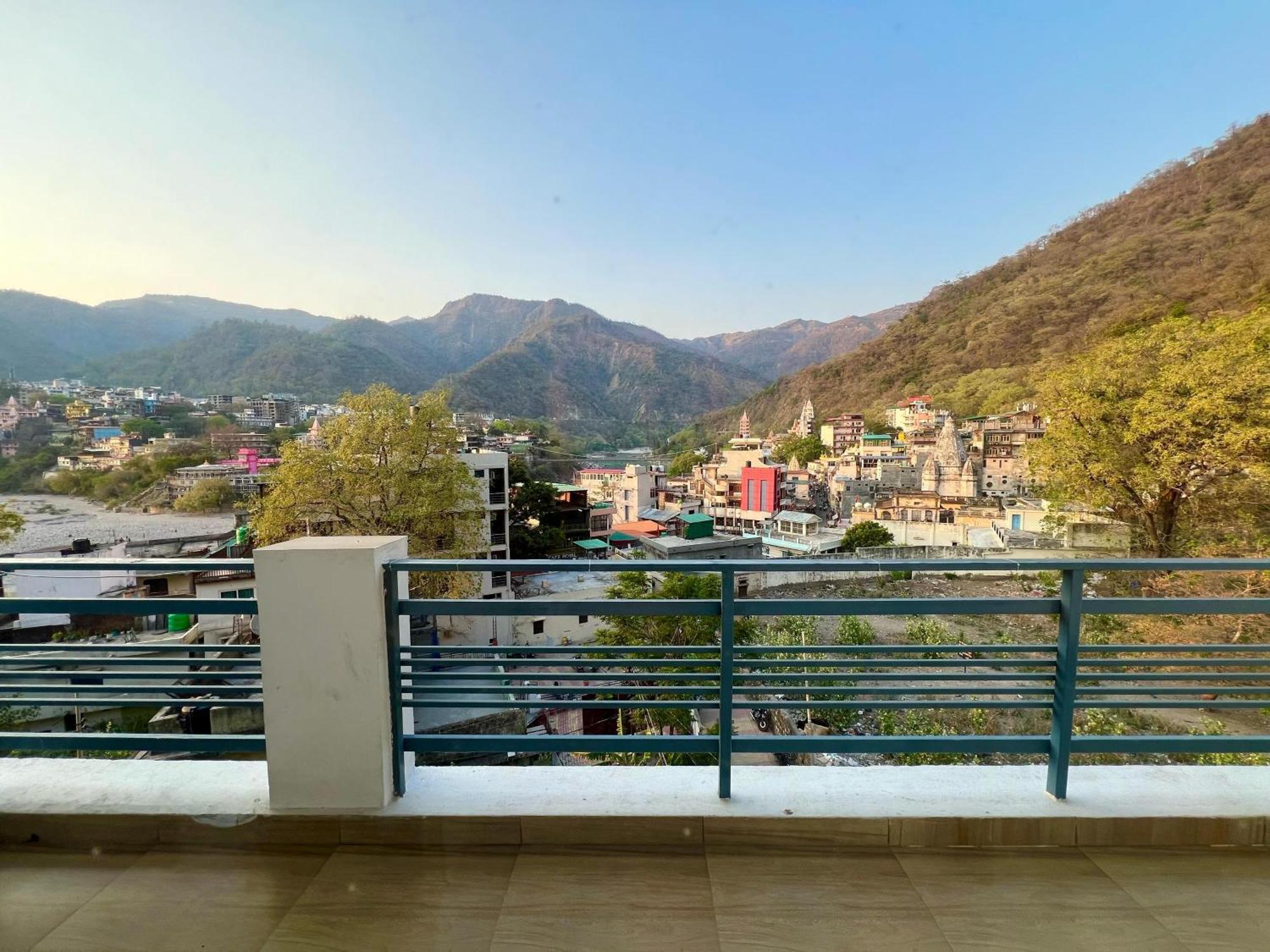 Hotel Manikut Rishīkesh Buitenkant foto