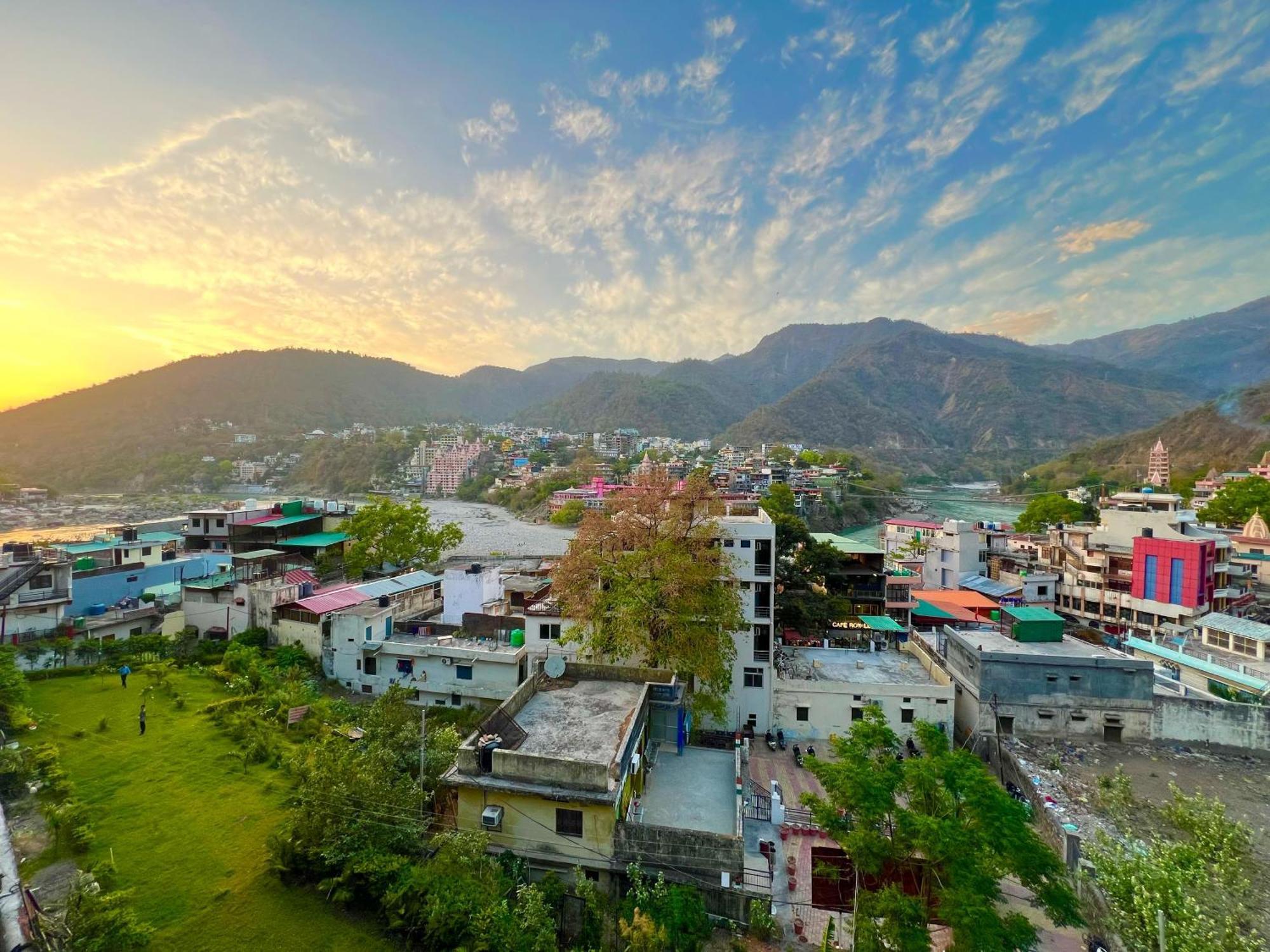 Hotel Manikut Rishīkesh Buitenkant foto