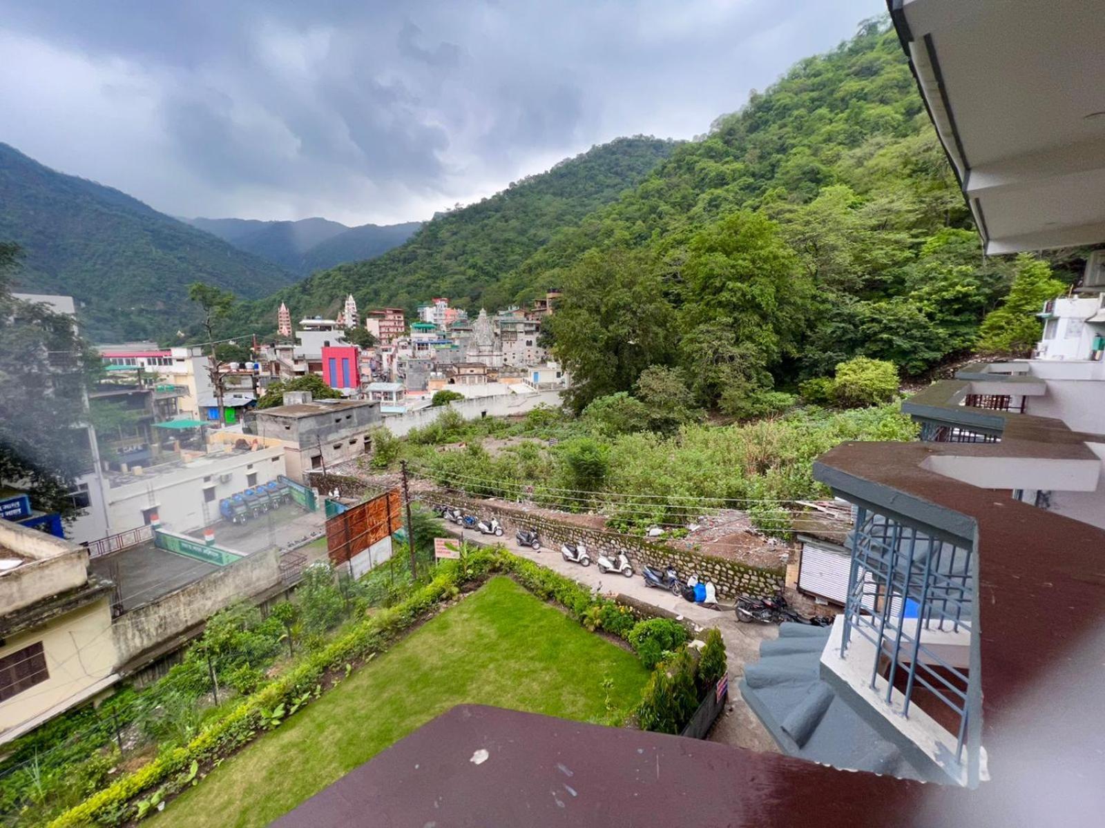 Hotel Manikut Rishīkesh Kamer foto