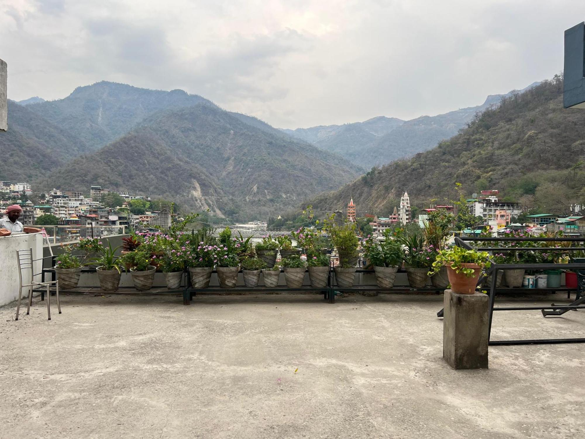 Hotel Manikut Rishīkesh Buitenkant foto