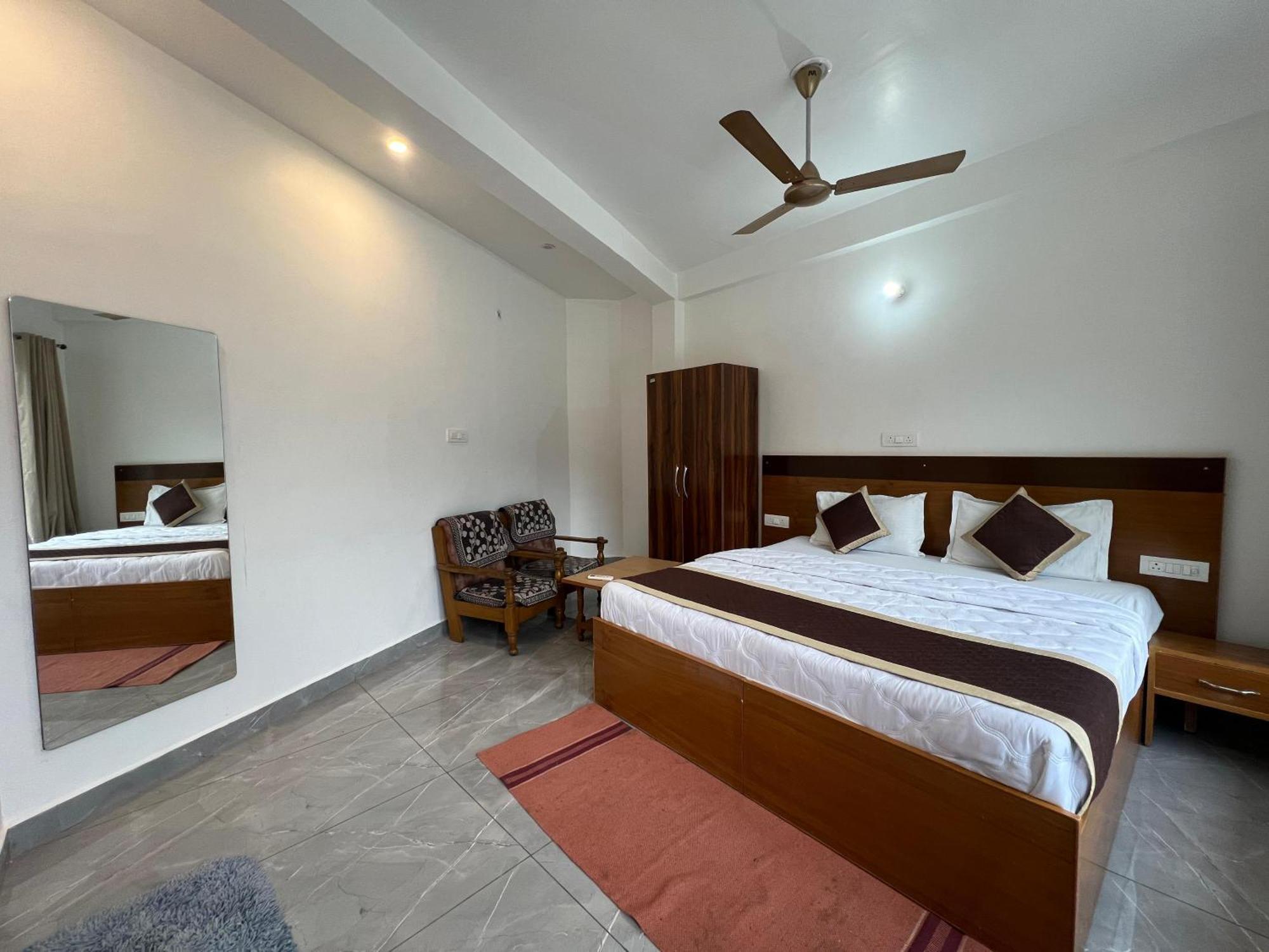 Hotel Manikut Rishīkesh Buitenkant foto